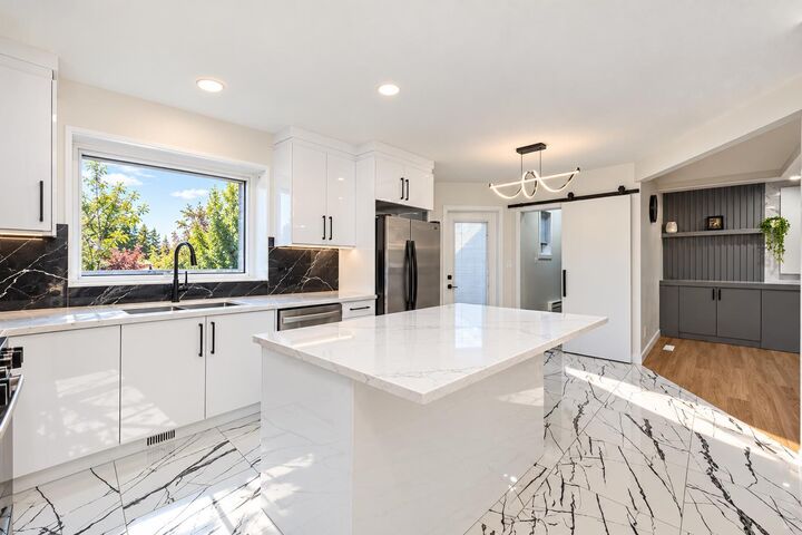 Property Photo:  133 Woodbrook Road SW  AB T2W 6C6 