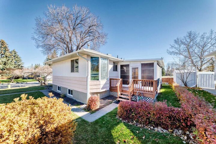 Property Photo:  3 Croydon Road NW  AB T2K 1S4 