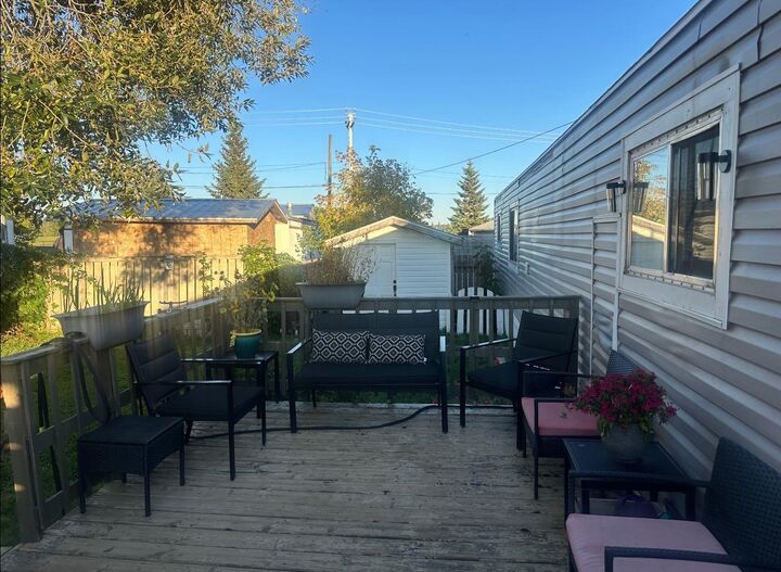 Property Photo:  851 63 Street 75  AB T7E 0A2 
