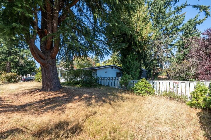 Property Photo: 12420 NE 87th Street WA 98033