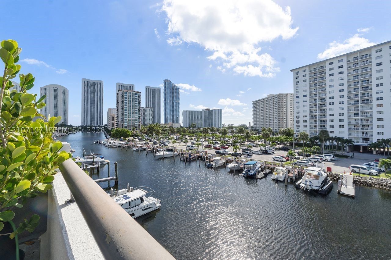Property Photo:  416 Poinciana Dr 1722  FL 33160 