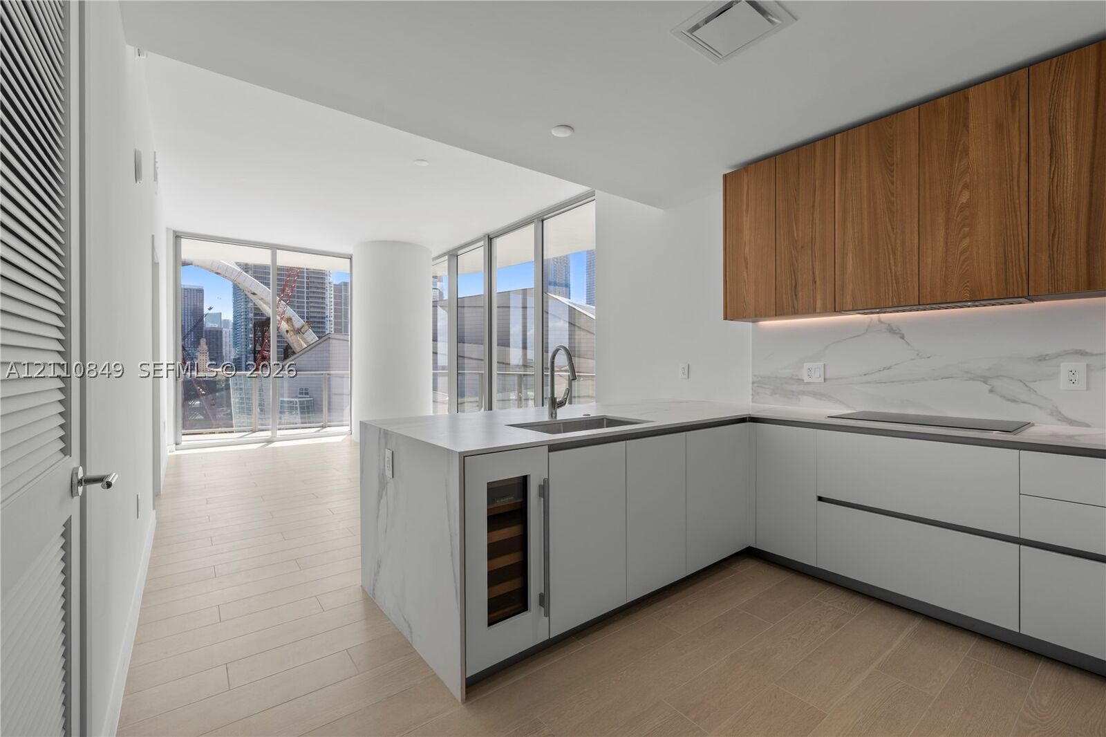 Property Photo: 1400 Biscayne Blvd 1402 FL 33132