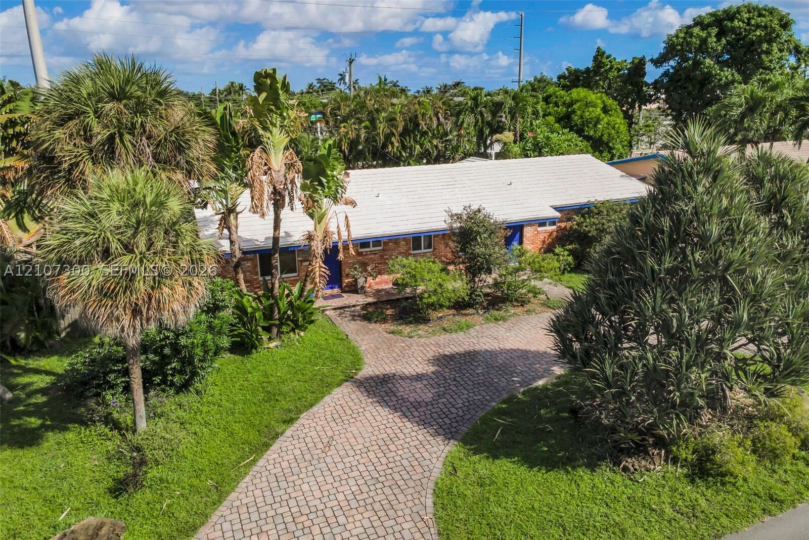 Property Photo:  2051 NE 68th St  FL 33308 