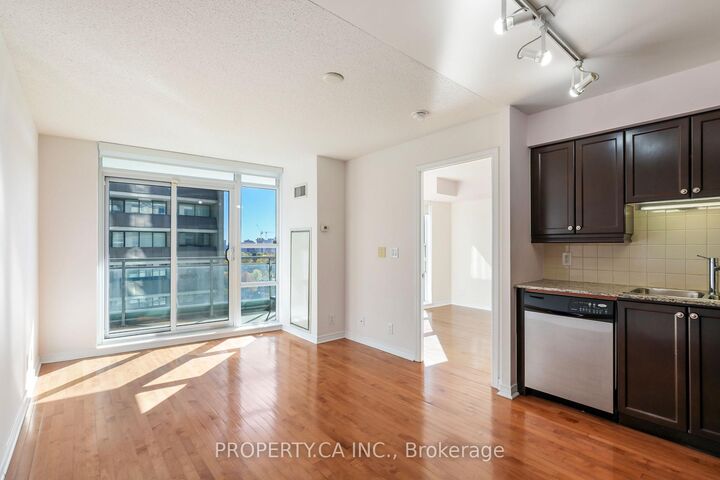 Property Photo: 736 Spadina Avenue 1203 ON M5S 2J6