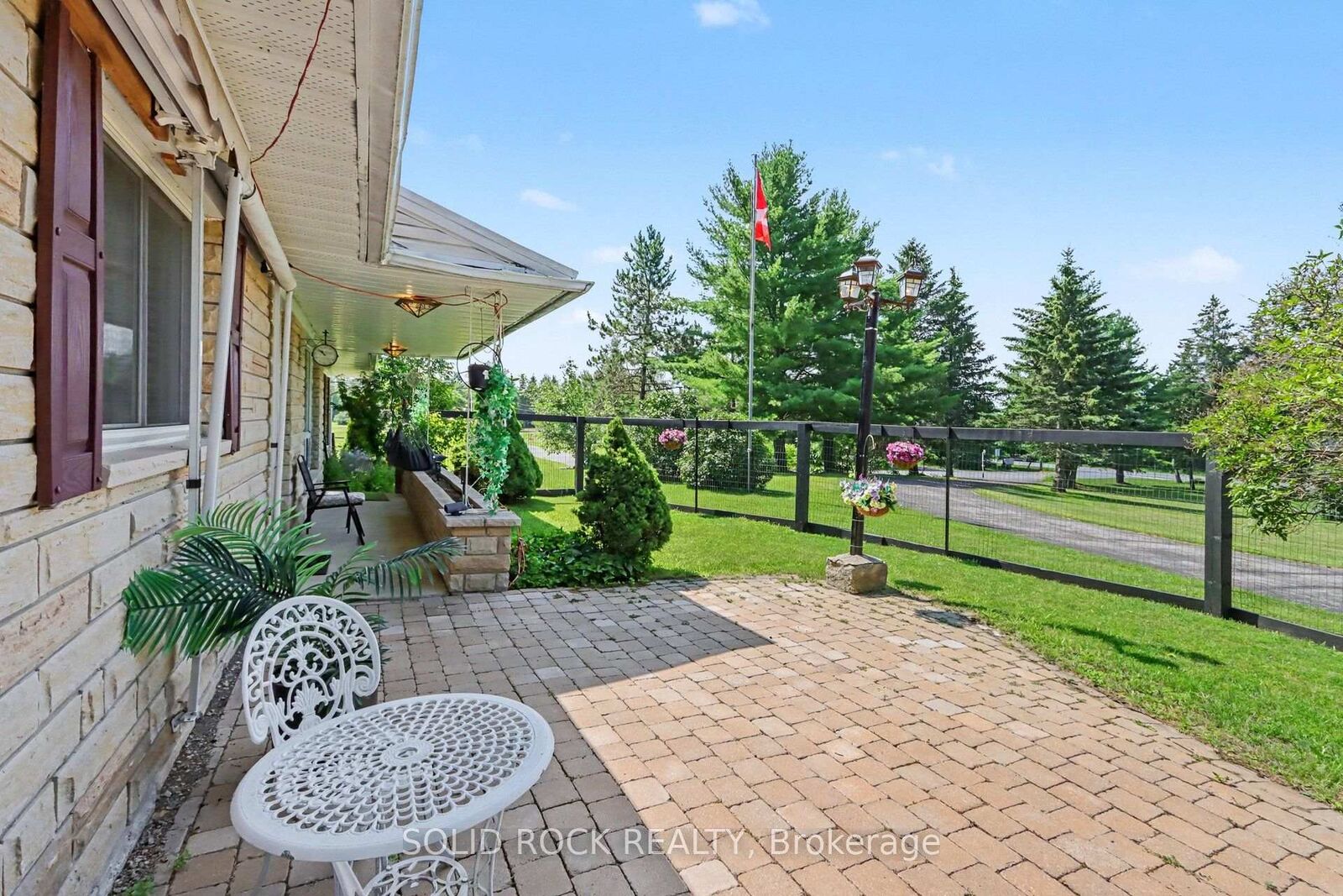 Property Photo:  220 Highfield Crescent  ON K7C 3P2 