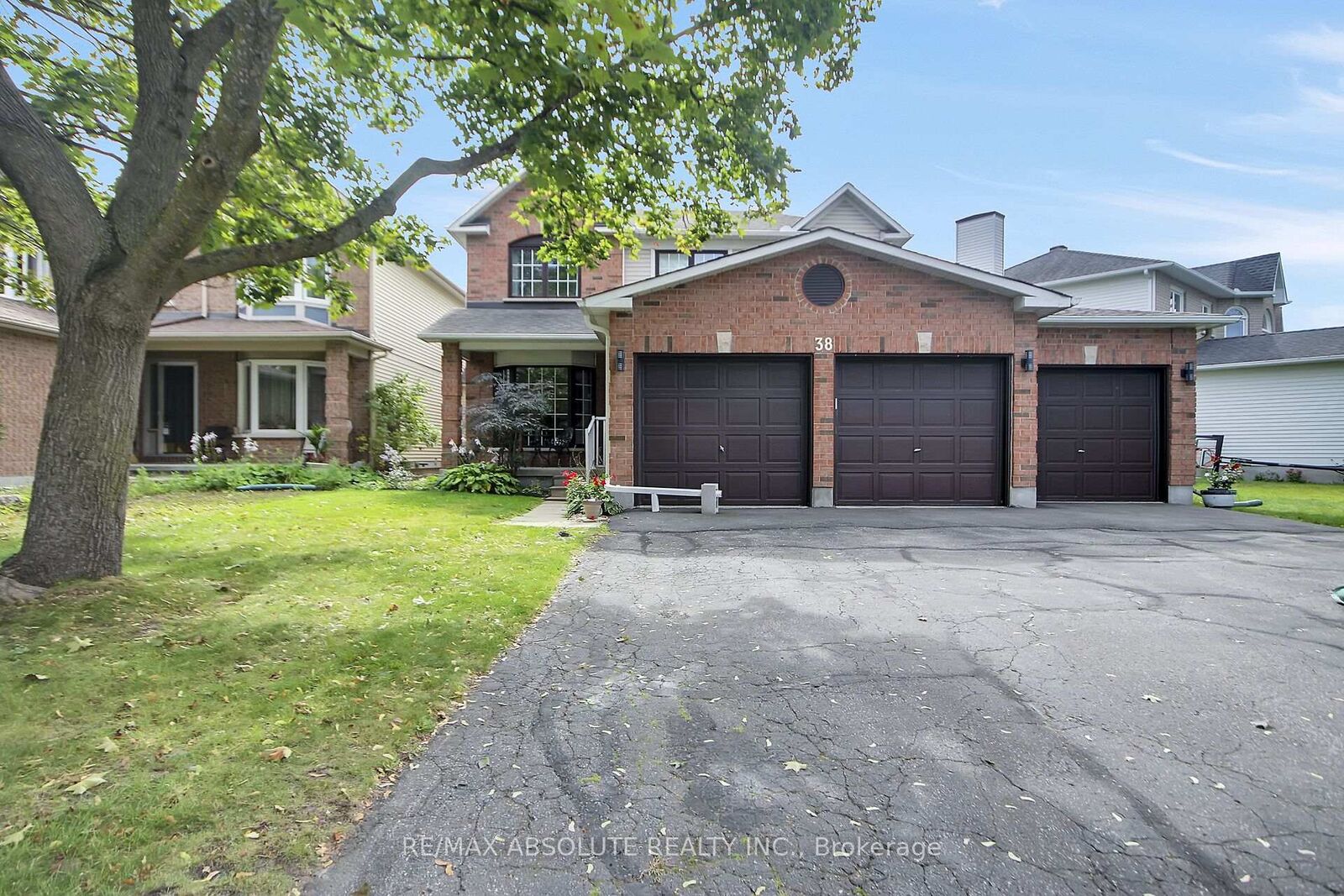 Property Photo:  38 Forestglade Crescent  ON K1G 5V8 