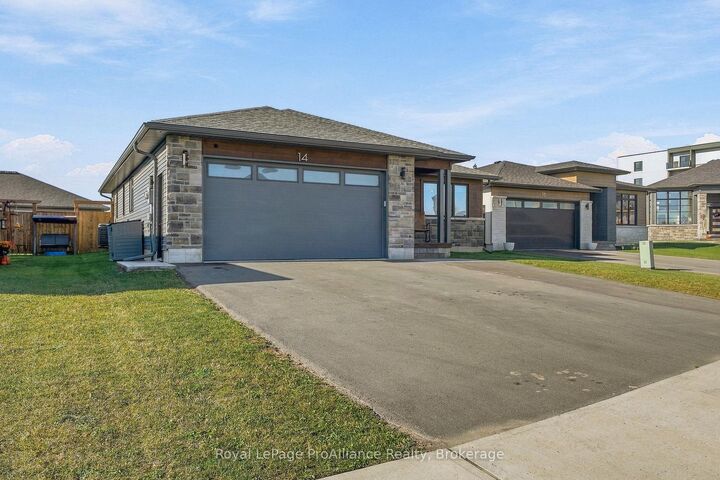 Property Photo:  14 Horton Court  ON K8P 0H3 