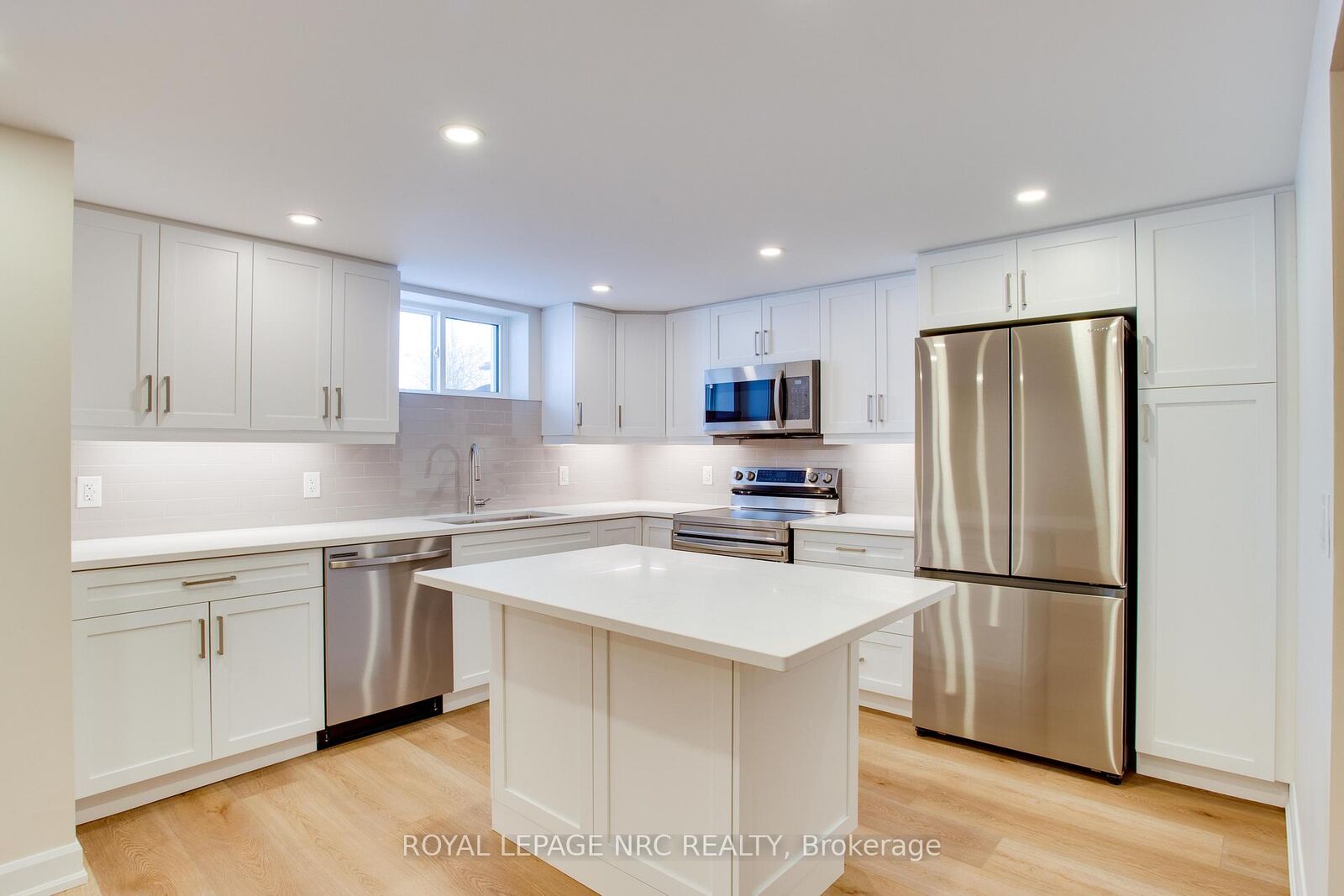 Property Photo:  138 Catherine Street Lower  ON L2A 2H8 