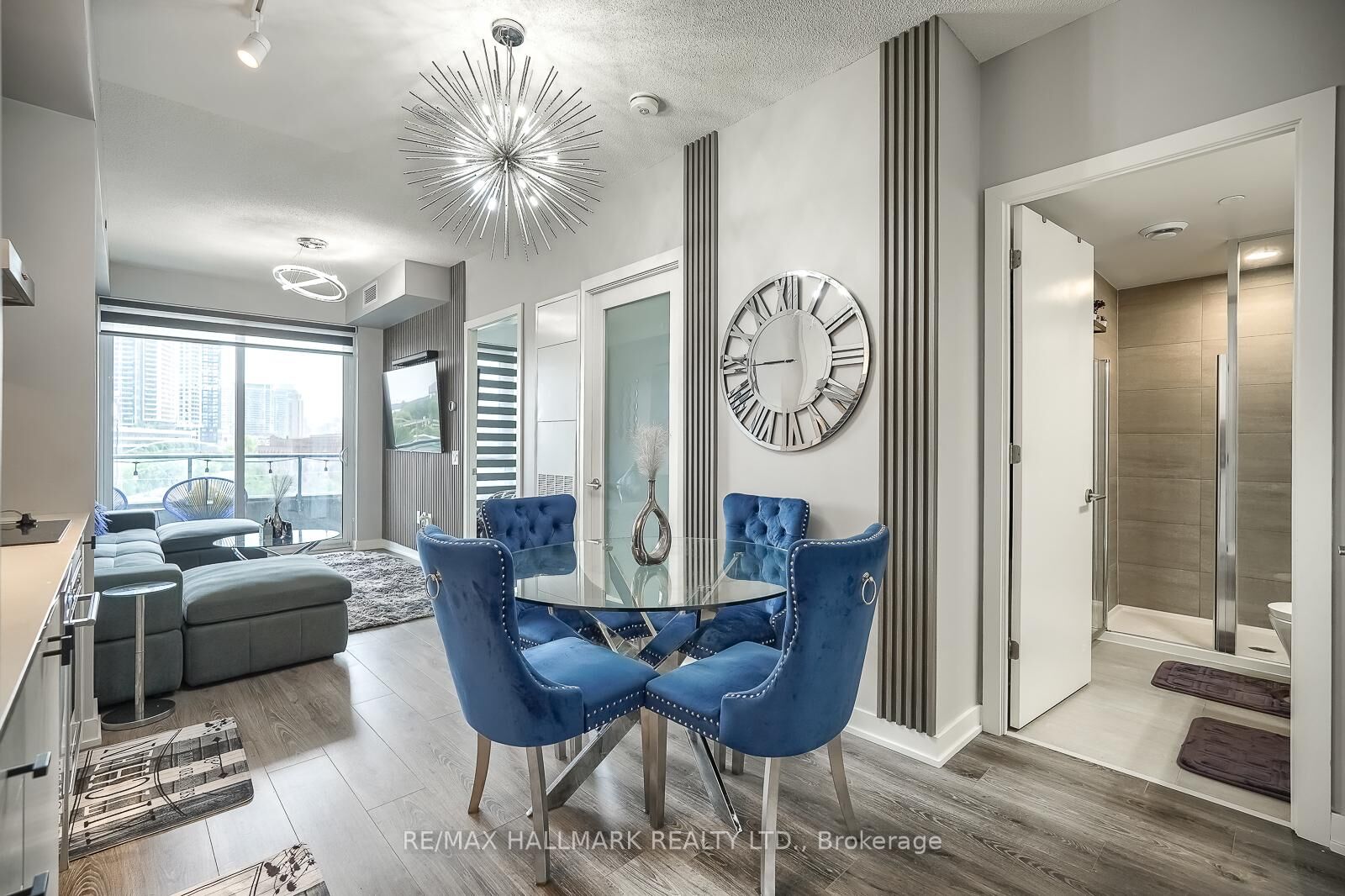 Property Photo:  9 Tecumseth Street 421  ON M5V 3G4 