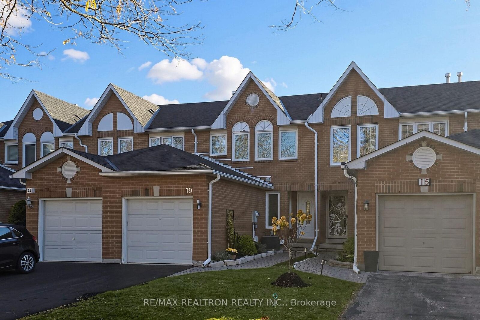 Property Photo:  19 Cashel Court  ON L4G 6R8 