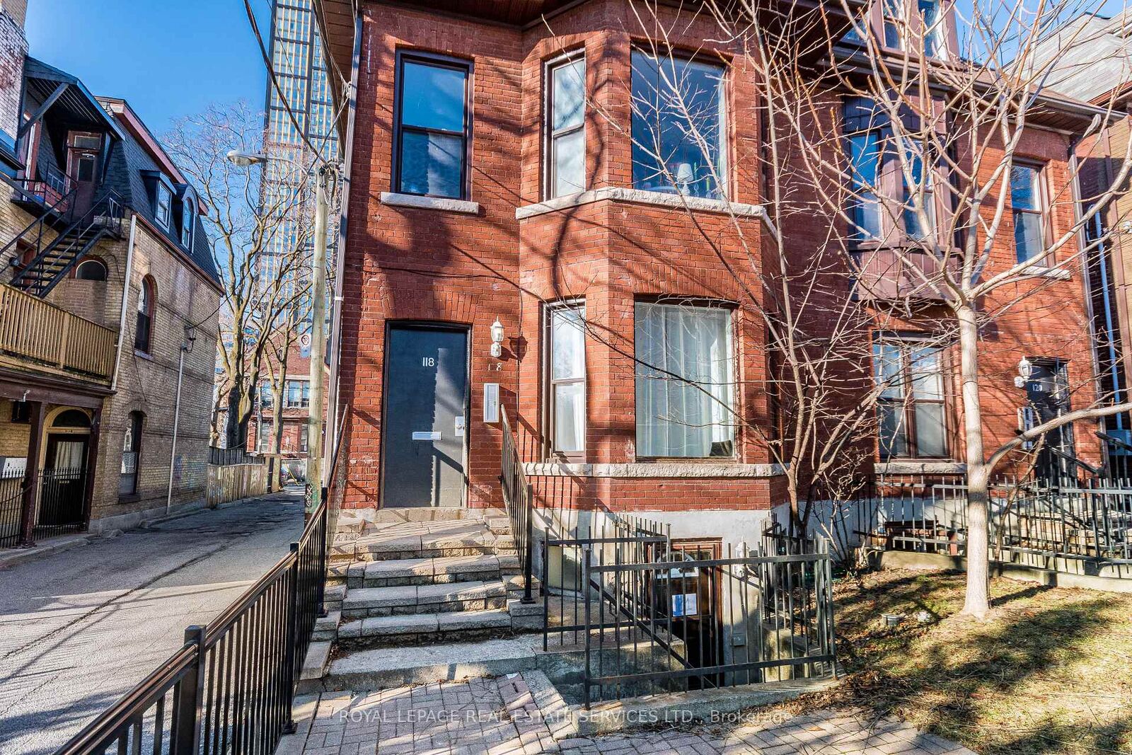 Property Photo:  118 Pembroke Street L1  ON M5A 2N8 