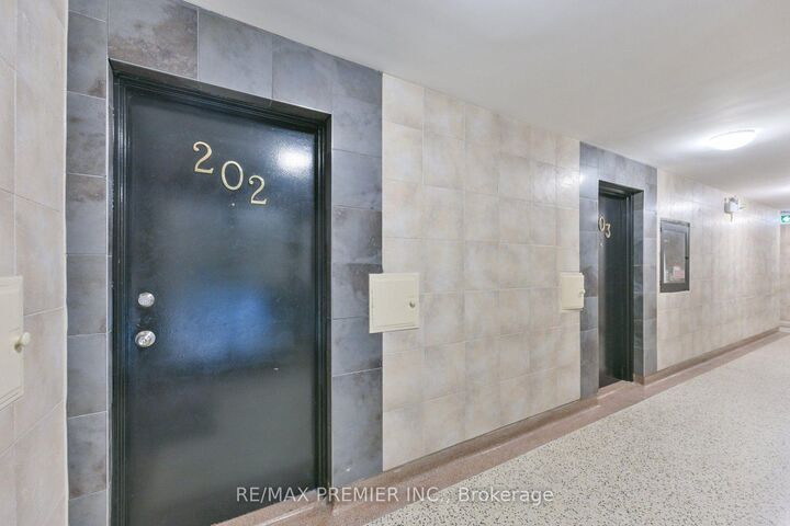 Property Photo:  10 Ellison Avenue 202  ON M3H 2J6 