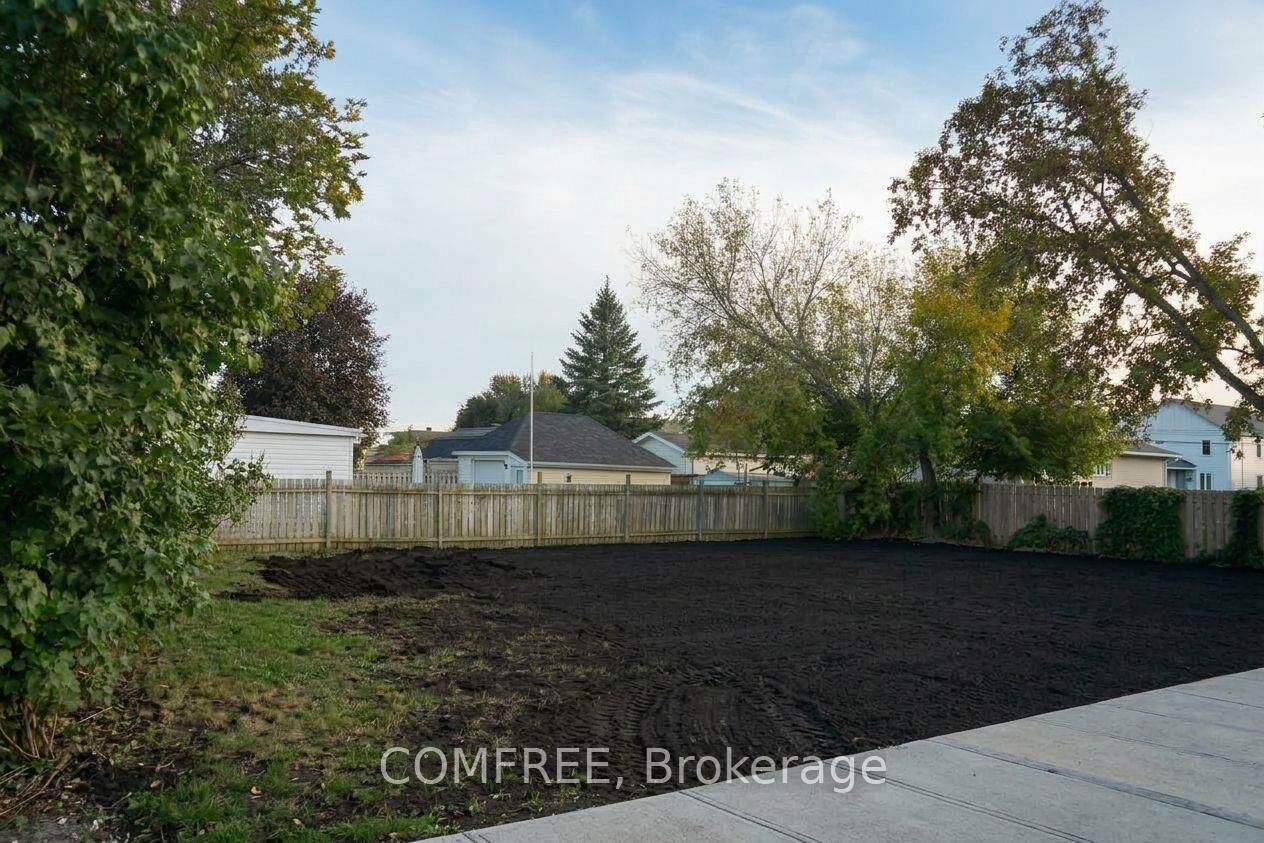Property Photo:  1416 Cumberland Street  ON K6J 4K7 