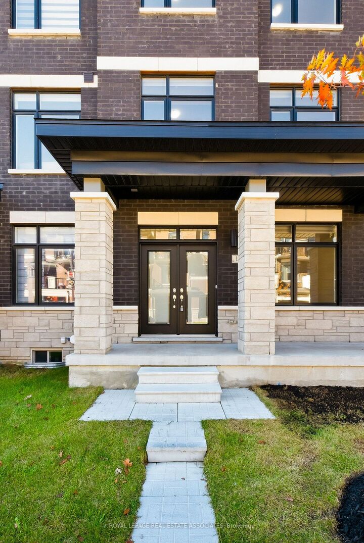 Property Photo:  16 Bonnington Drive  ON L7A 5M1 