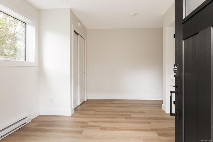 Property Photo:  913 Dale St #1  BC V8X 2V9 