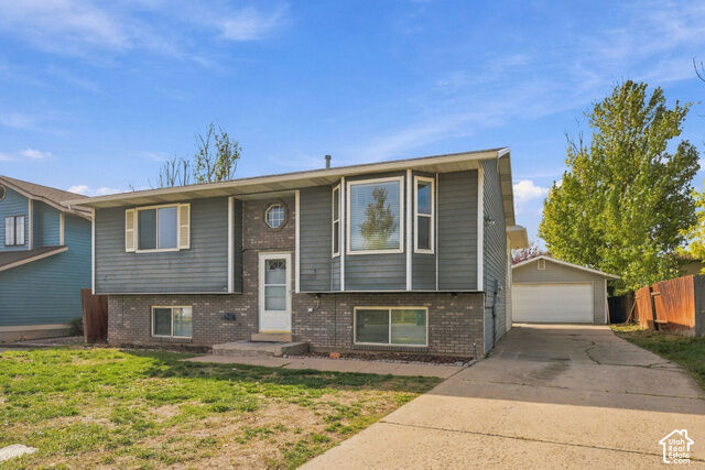 Property Photo:  1177 N 200 W  UT 84041 
