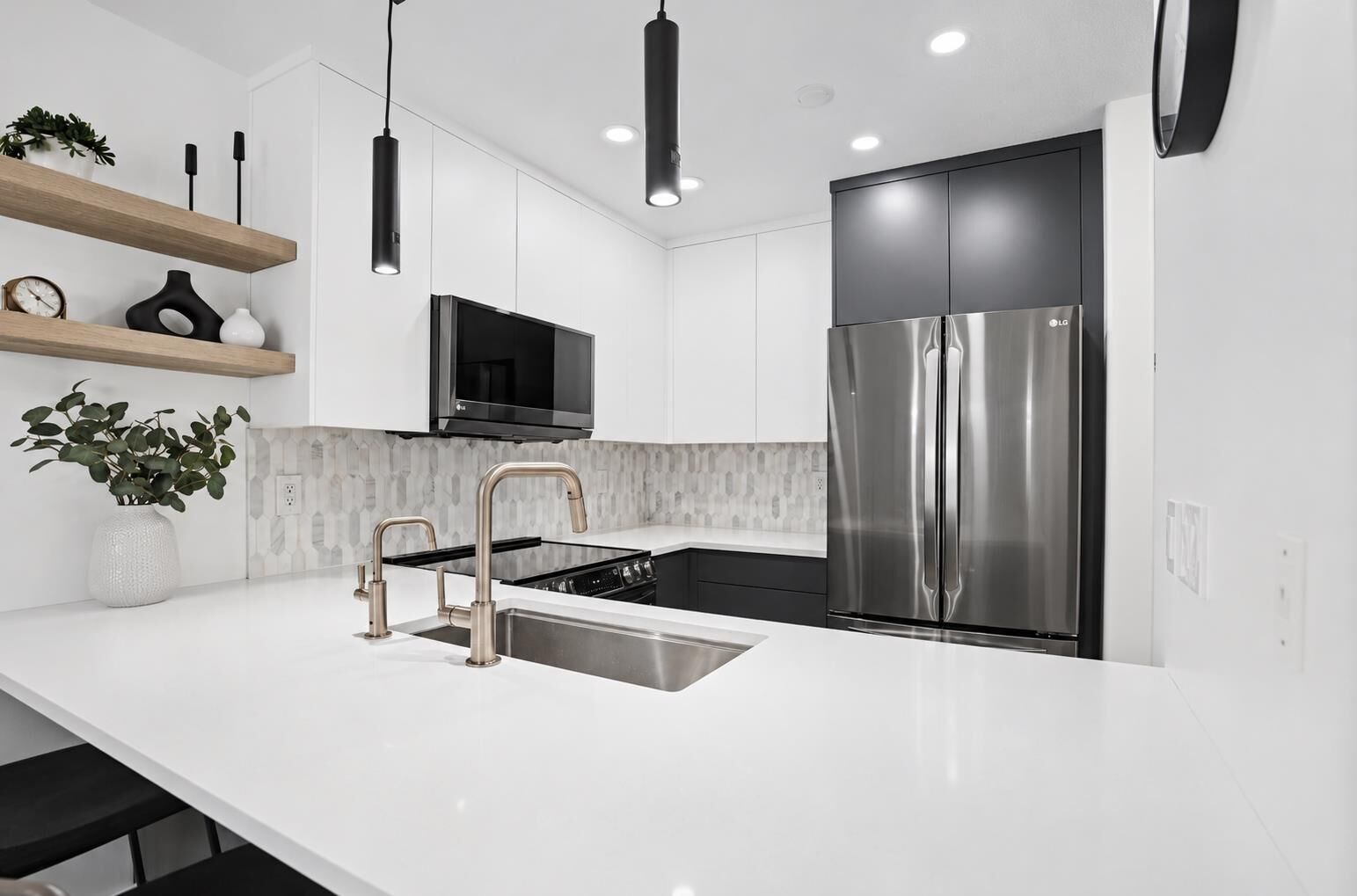 Property Photo: 328 Esplanade Avenue 412 BC V0M 1K0