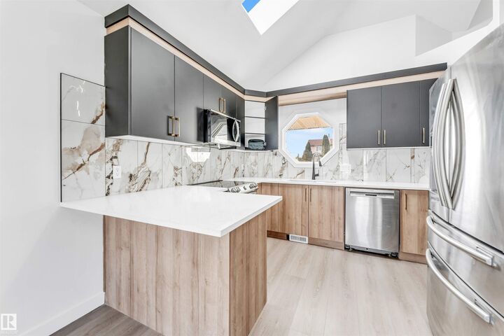 Property Photo:  3003 36 Street NW  AB T6L 4N5 