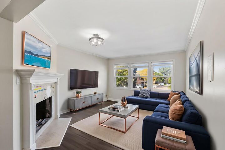 Property Photo: 1931 Farnham Court IL 60194