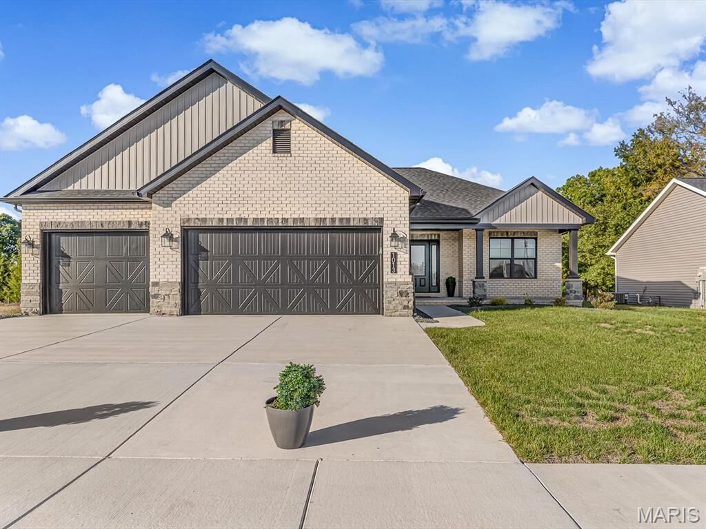 Property Photo:  1013 Waymaker Lane  IL 62298 