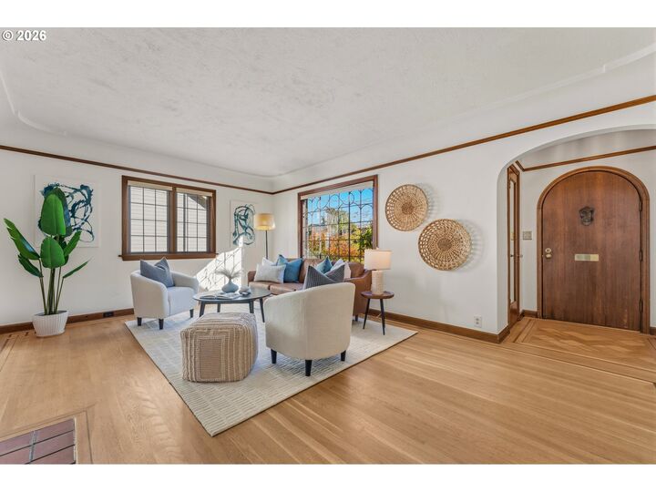 Property Photo:  3935 NE 65th Ave  OR 97213 
