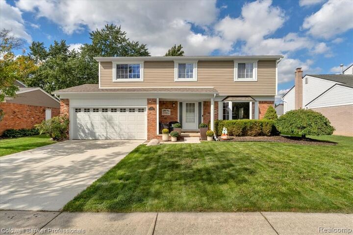Property Photo: 454 Queens Way MI 48188