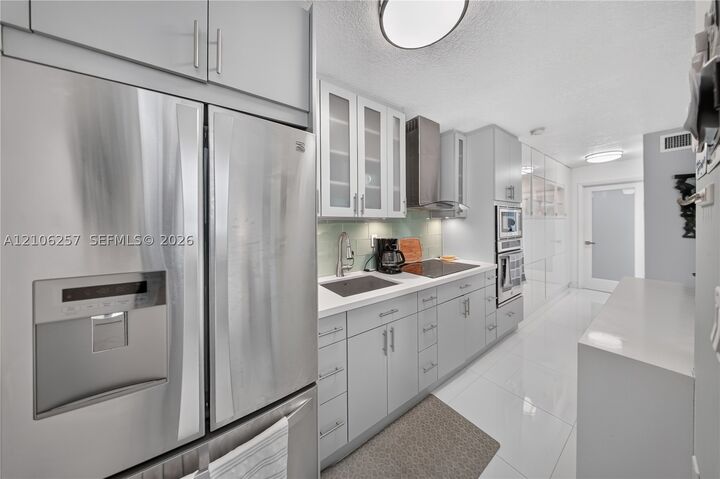 Property Photo: 335 Collins 203 FL 33139