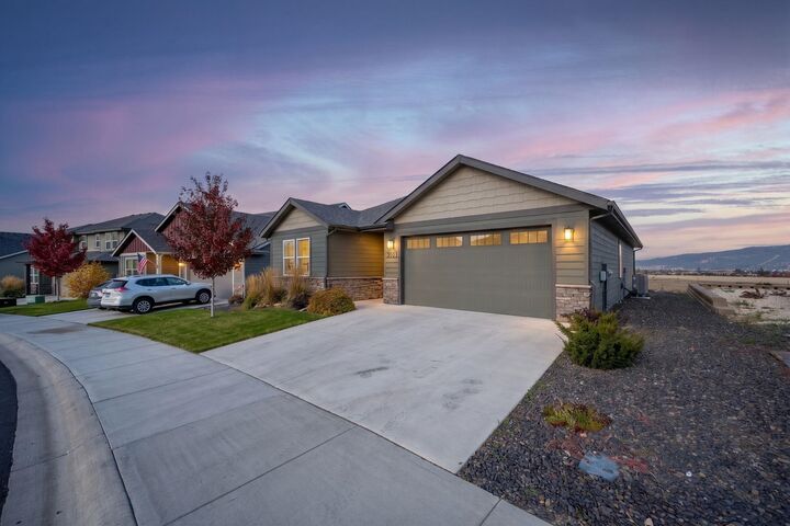 Property Photo: 20683 E Valley Vista Dr WA 99019