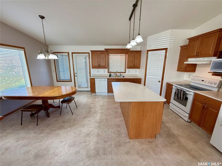 Property Photo:  3512 Bishop Crescent E  SK S4Z 1A6 