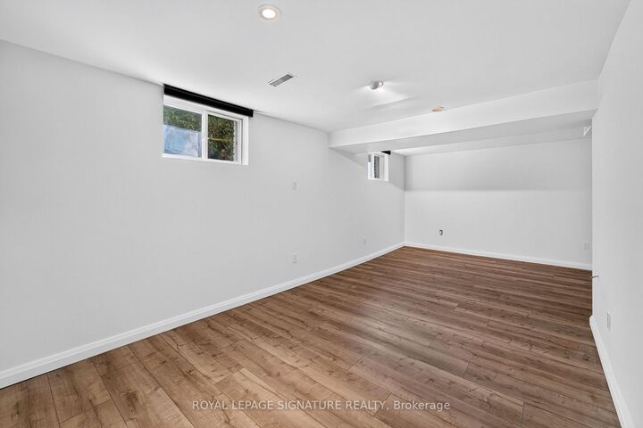 Property Photo:  1 Banquo Road Lower  ON L3T 3G9 