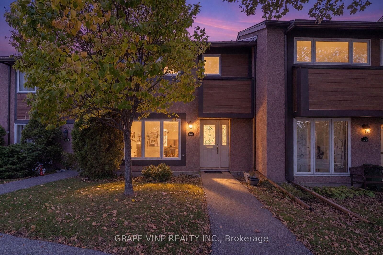 Property Photo:  181 Huntridge Private 34  ON K1V 9J3 