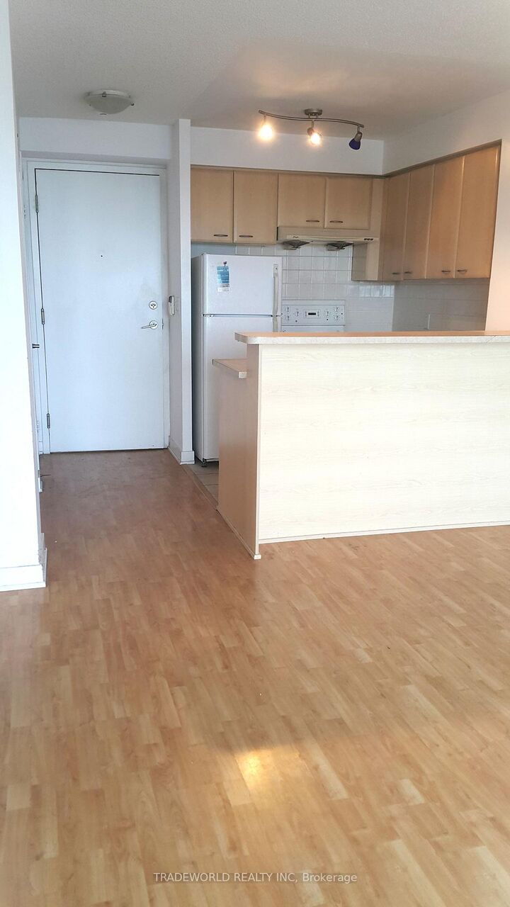 Property Photo:  38 Lee Centre Drive 1610  ON M1H 3J7 