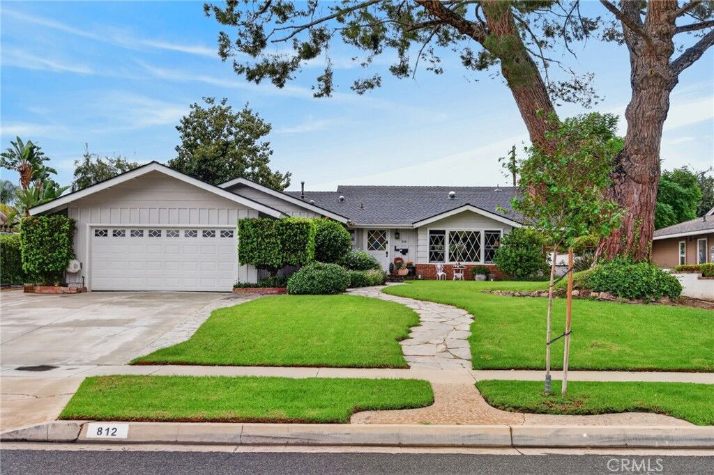 Property Photo:  812 Alta Vista  CA 92882 