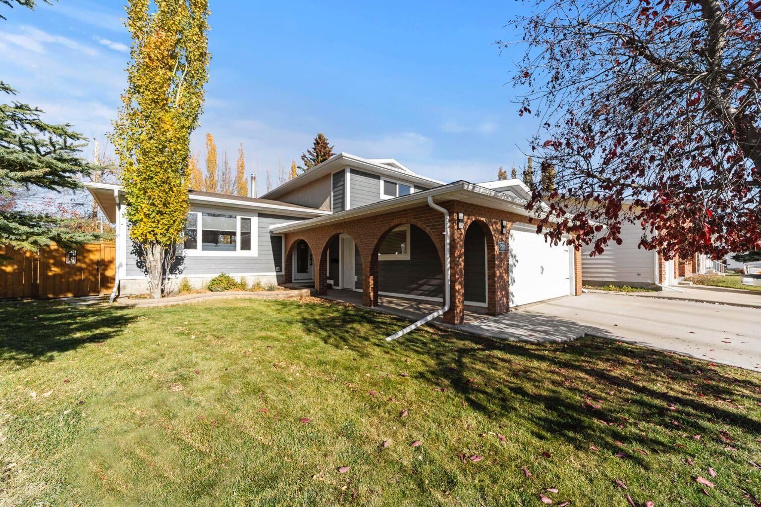 Property Photo: 6310 43A Avenue Close AB T4V 3N3