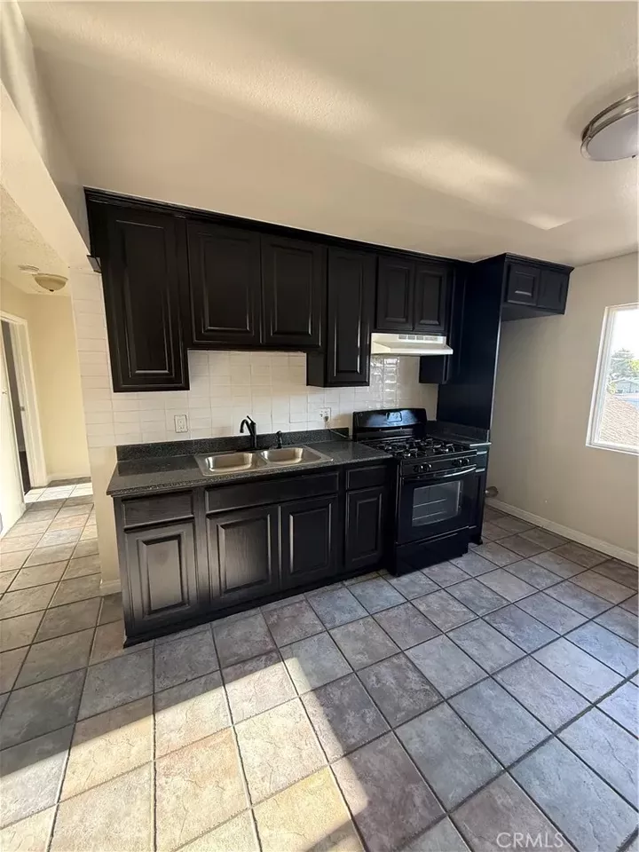 Property Photo:  536 W Century 1/2  CA 90044 