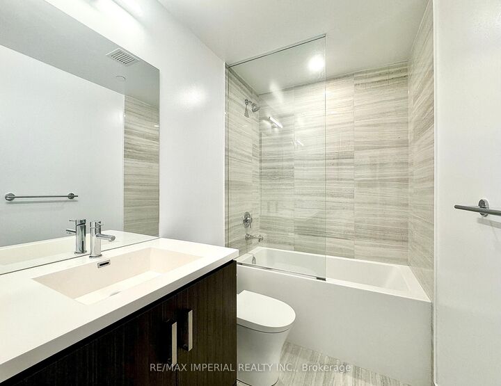 Property Photo:  10 Honeycrisp Crescent 1606  ON L4K 0M7 