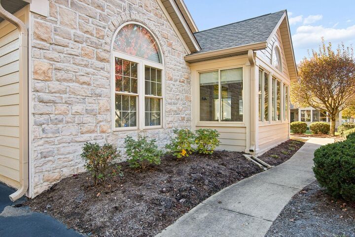 Property Photo:  5648 Meadowood Lane  OH 43082 