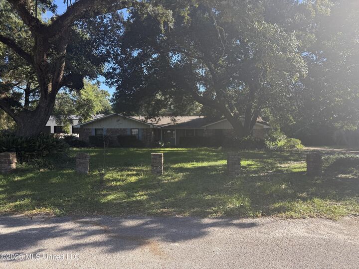 Property Photo:  221 24th Street  MS 39507 