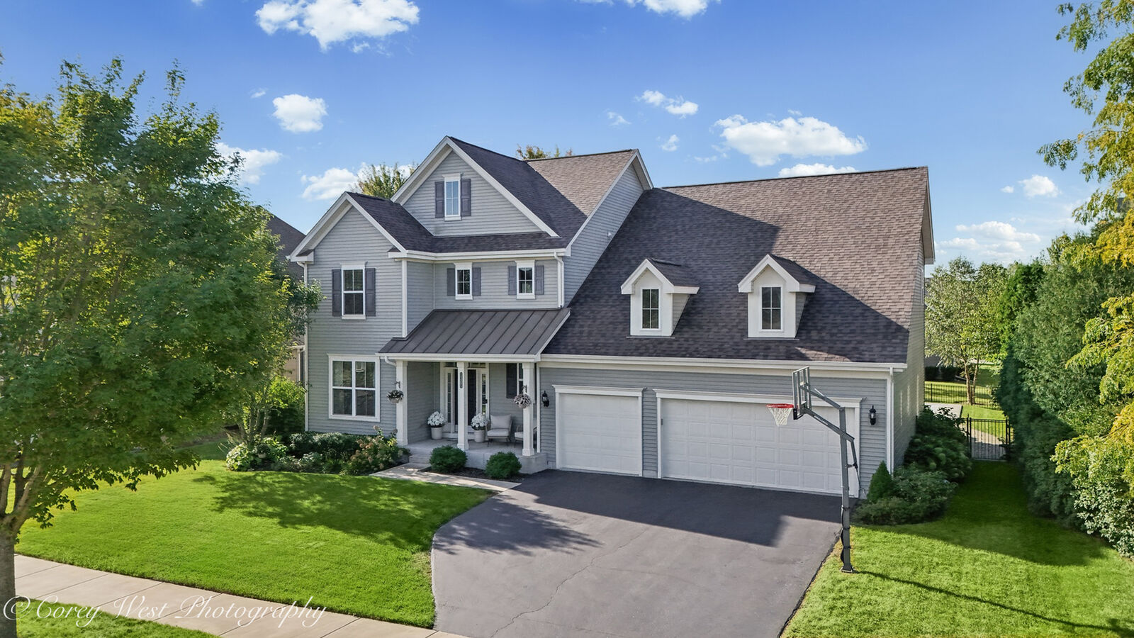 Property Photo: 1305 Lance Avenue IL 60119
