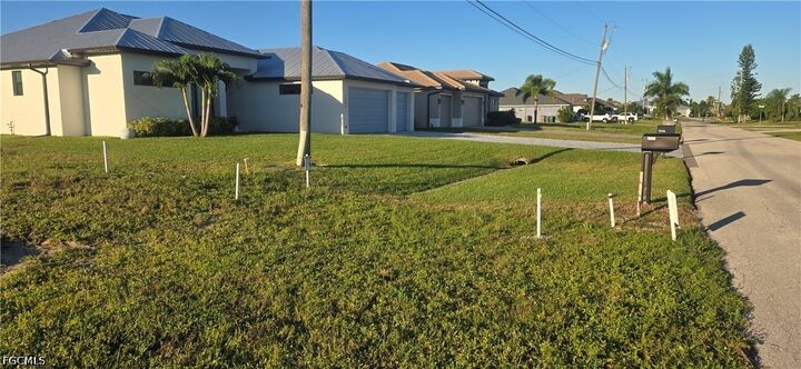 Property Photo:  1002 SW 36th Terrace  FL 33914 