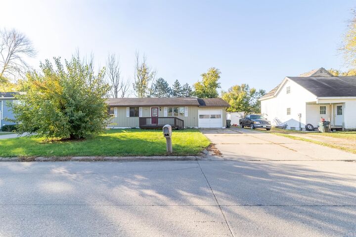 Property Photo:  418 8th Street  IA 51055 