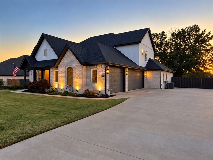 Property Photo:  800 Flycatcher Trace  AR 72762 