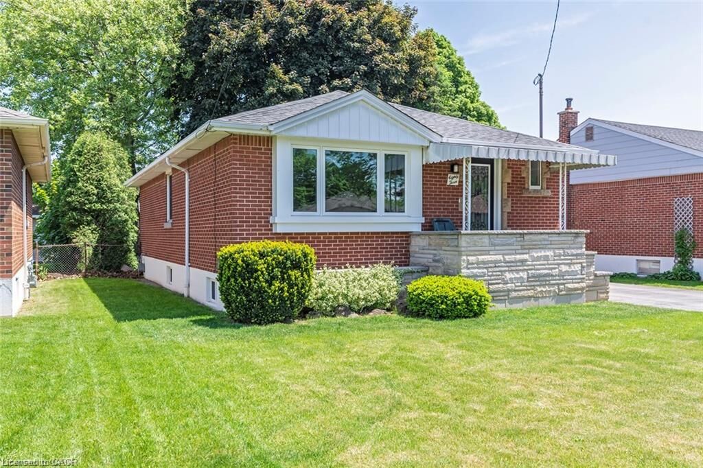 Property Photo:  83 Fernwood Crescent Upper  ON L8T 3L2 