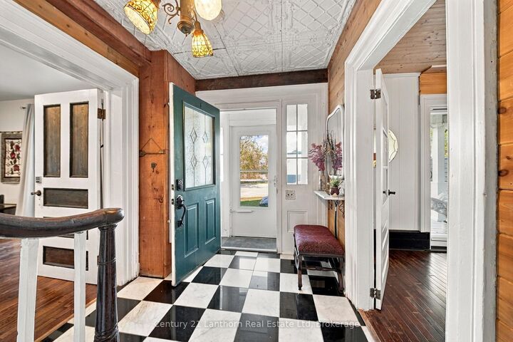 Property Photo:  382 Front Street  ON K8V 4P8 