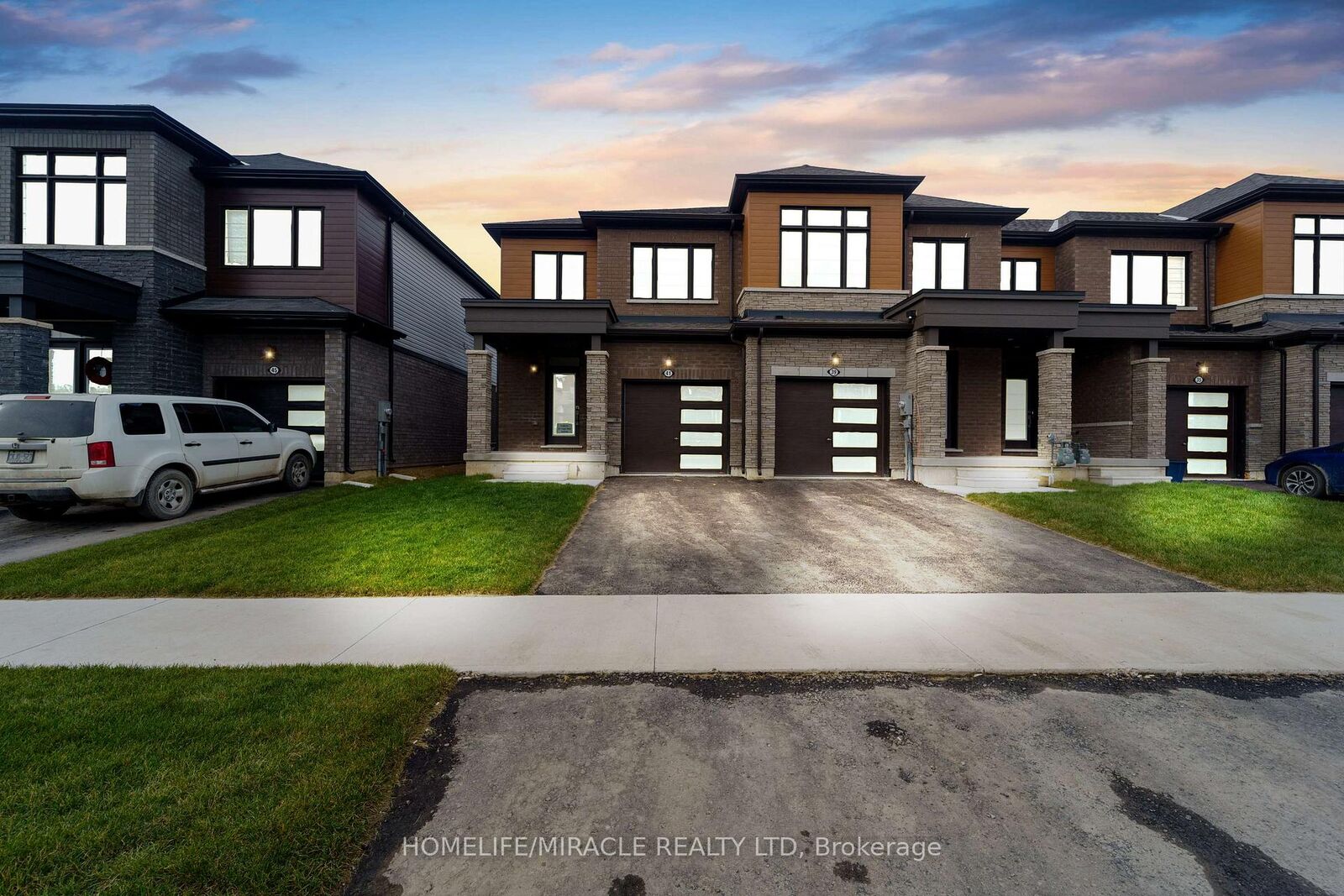 Property Photo:  41 Sugar May Avenue  ON L2V 0K9 