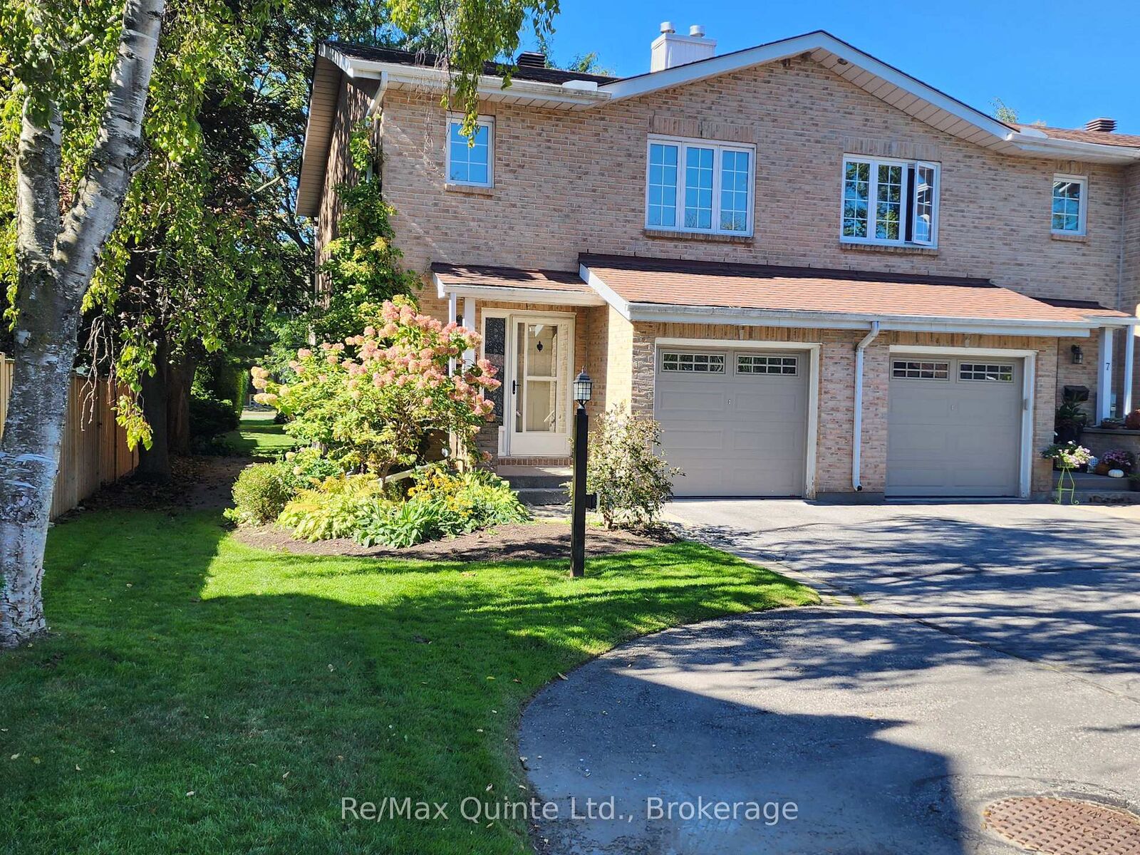 Property Photo:  11 Janlyn Crescent 8  ON K8N 5R4 
