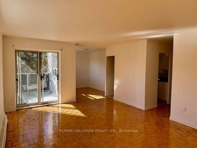 Property Photo: 3151 Jaguar Valley Drive 308 ON L5A 2H9