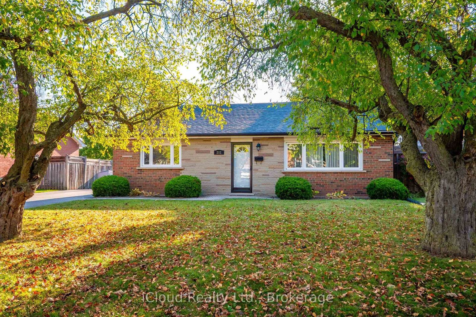 Property Photo:  282 Kent Crescent  ON L7L 4T1 