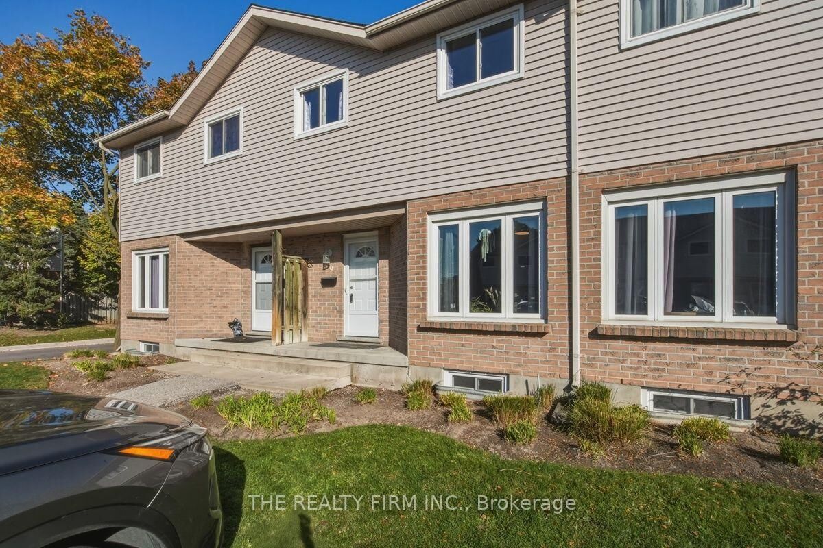 Property Photo:  628 Wharncliffe Road S 9  ON N6J 4V6 