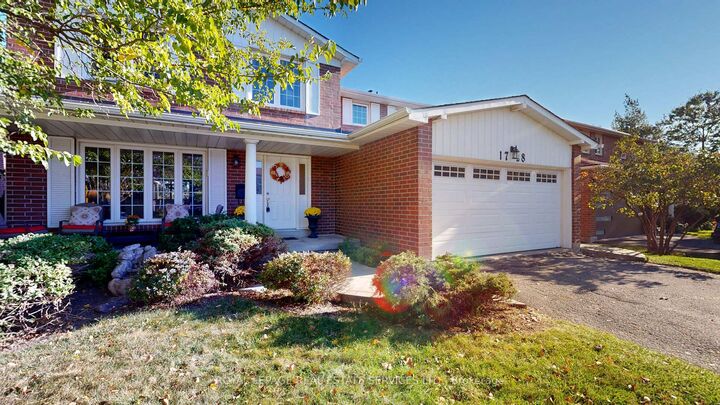 Property Photo:  1728 Bough Beeches Boulevard  ON L4W 2B9 